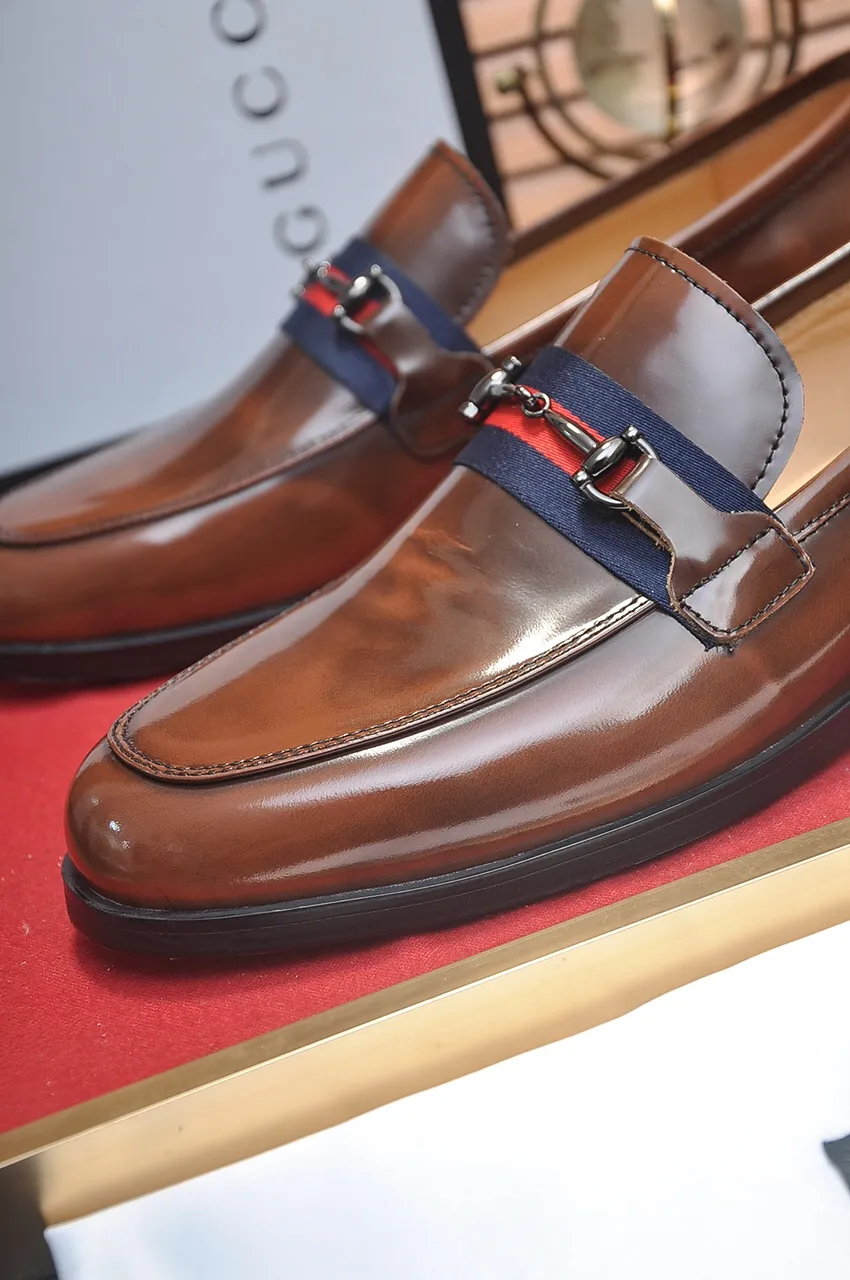 Factory price 540💶Italian top luxury men's shoe giant (GUCCI) (Gucci) (full cowhide lining) new arrival🍃Original European style🔰 Pleasant to the eye😍In order to make the shoes more durable and non-deformable🌀The production continues to follow traditional methods but there is still no lack of innovation💪The original sheepskin is chosen for the leather♻️Smooth, natural and exceptionally bright⭐Made of imported cowhide The rich man’s first choice 38-45 (45 customized)
